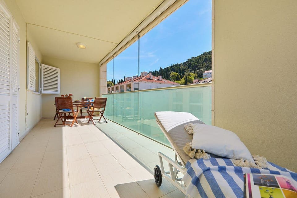 Apartment (3 Bedrooms) | Balcony