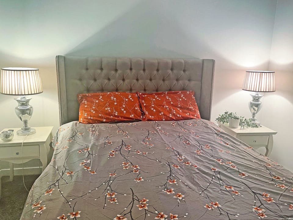 Double bedroom | Halo Apartment, Rawcliffe, near York