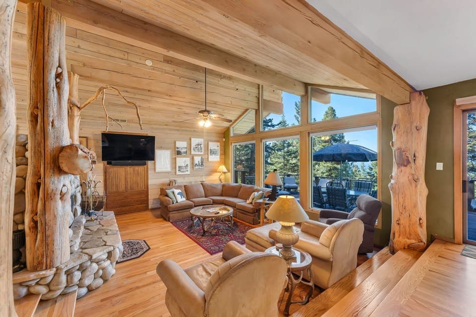 House, 4 Bedrooms | Living area