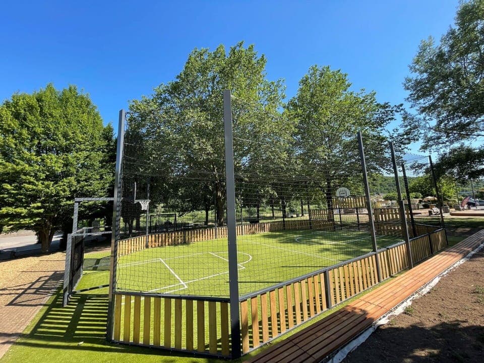 Sky, Plant, Shade, Urban Design, Tree, Residential Area, Landscape, Outdoor Furniture, Leisure, City