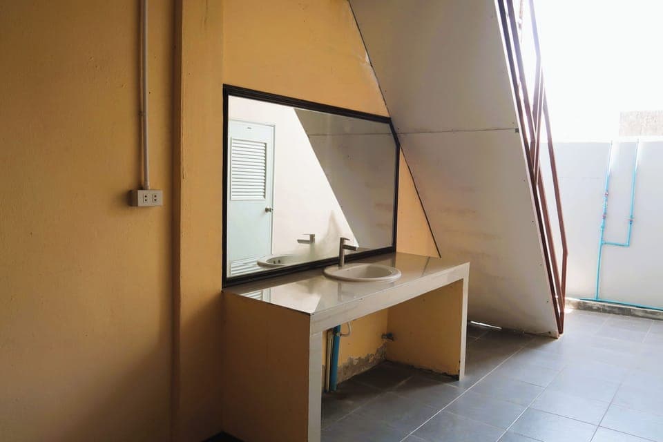 Mix Dormitory with Shared Bathroom 2 | Bathroom | Shower, free toiletries, bidet, towels