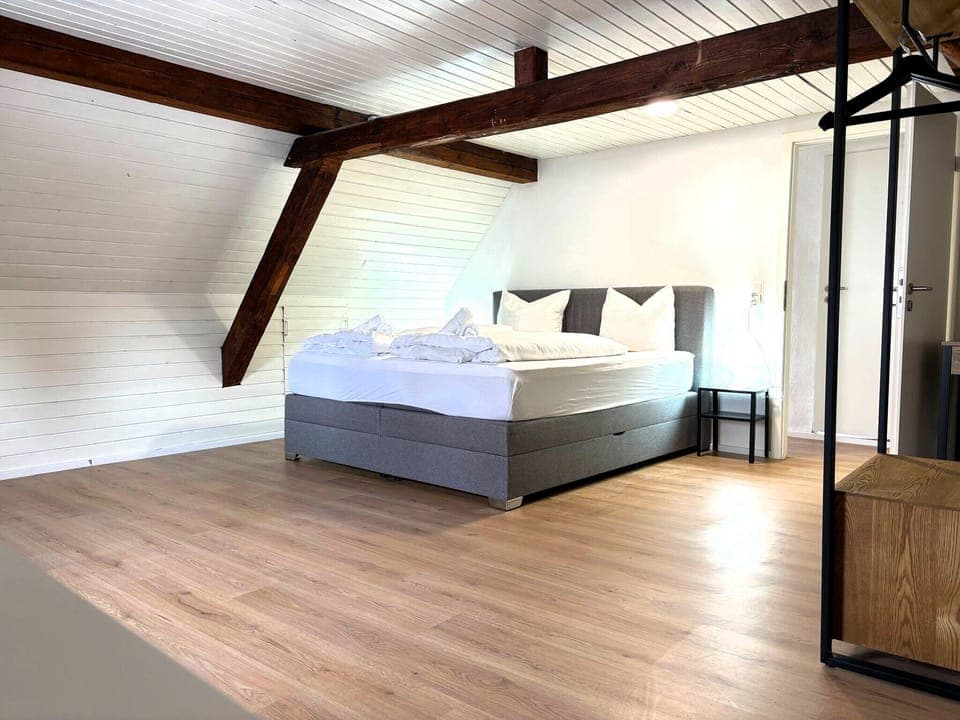 House | 6 bedrooms, iron/ironing board, free WiFi, bed sheets