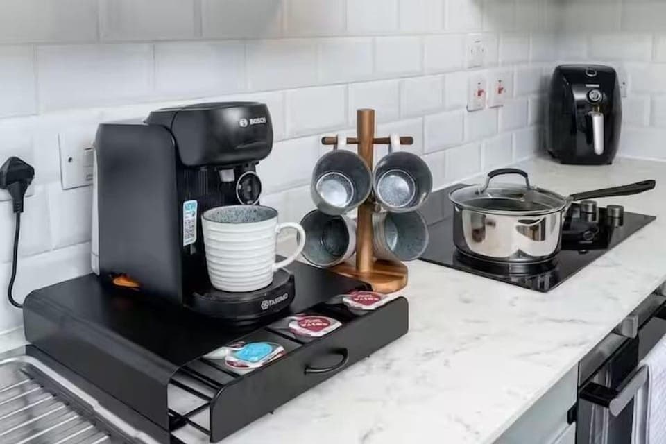 House | Private kitchen | Electric kettle, toaster