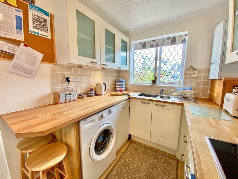 Kitchen in Heidaway Holiday Cottage, Padstow, North Cornwall
