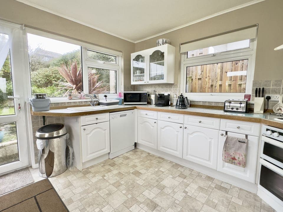 Kitchen of  Curlews, 36 Egerton Road Holiday Cottage, Padstow, North Cornwall