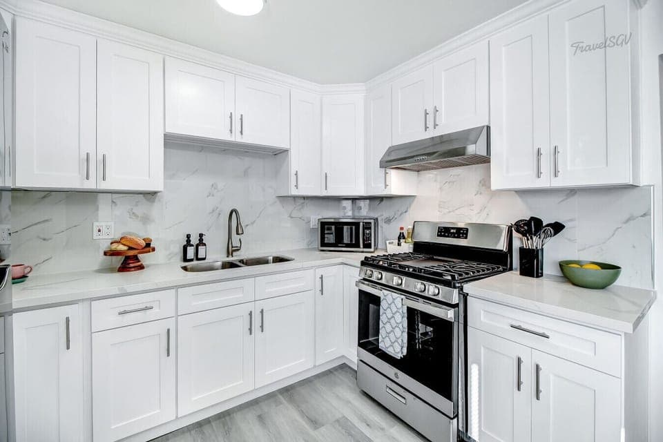 Whether it`s breakfast in bed or dinner for the crew, this kitchen is made to serve memories. #travelsgvcertified