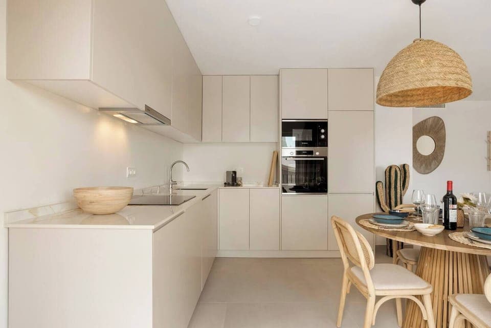 01cb634c-4610-42f2-a121-2a94fa0df126