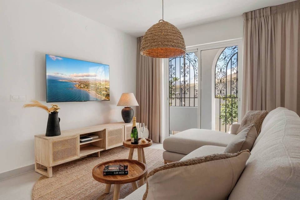 85935612-c437-48d9-8455-53aa378e0478