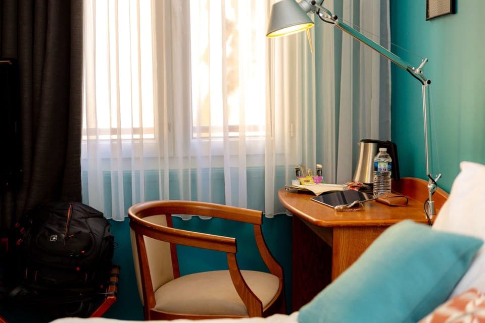 Standard Room, 1 Double Bed | Minibar, desk, blackout drapes, soundproofing