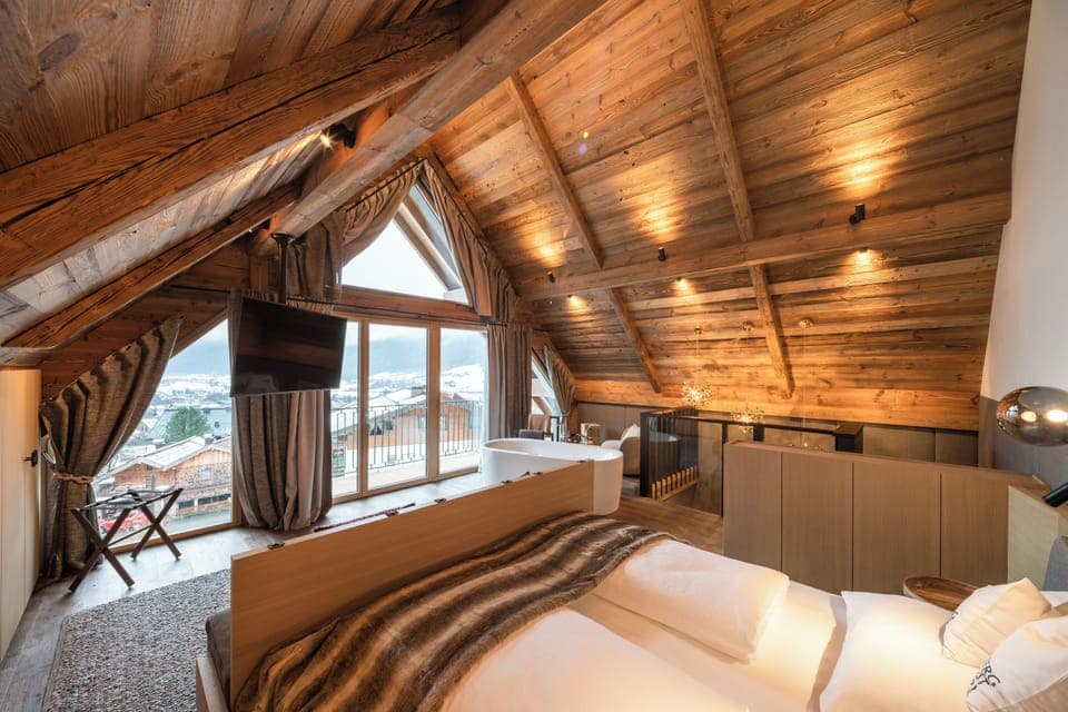 Luxury Tree House, Mountain View | 2 bedrooms, premium bedding, free minibar items, in-room safe