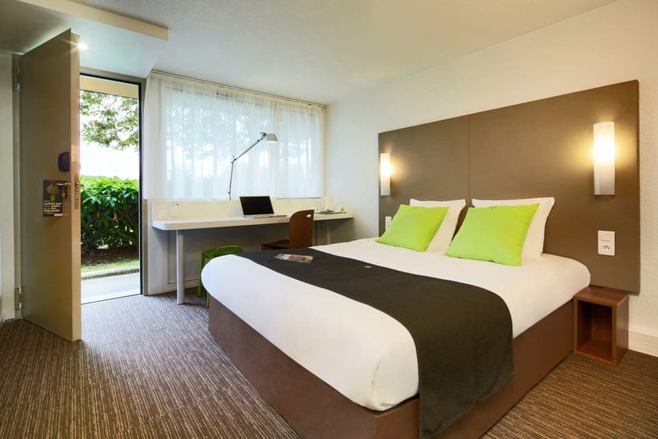 Desk, iron/ironing board, free WiFi, bed sheets