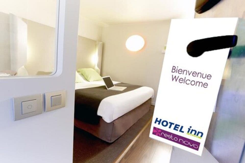 Double Room | Premium bedding, desk, blackout drapes, iron/ironing board