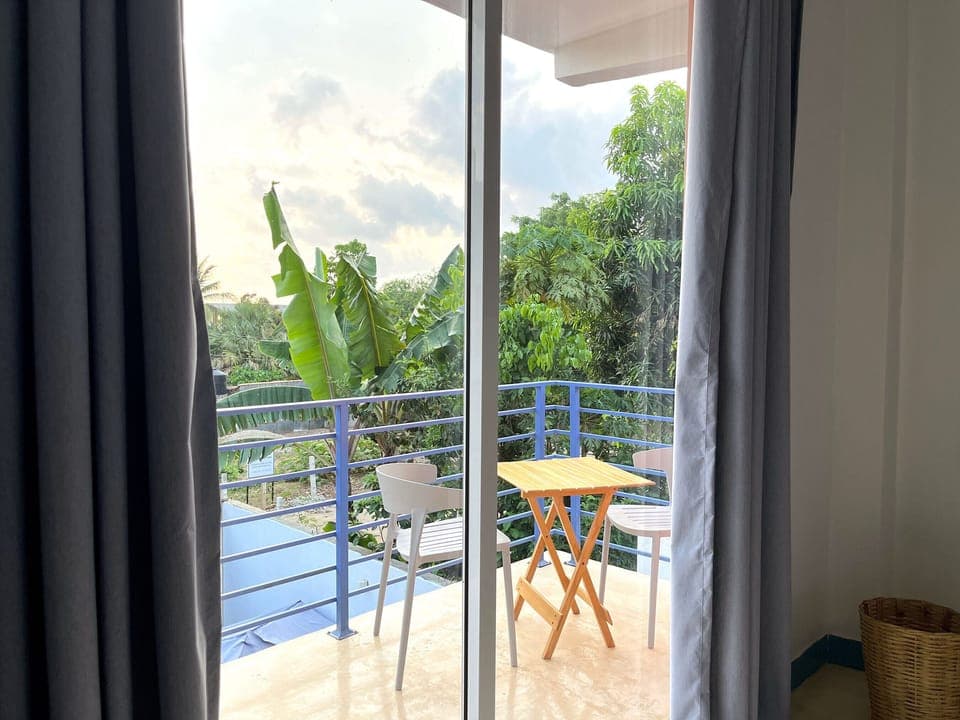 Deluxe Loft, 1 King Bed, Balcony, Courtyard View | Terrace/patio