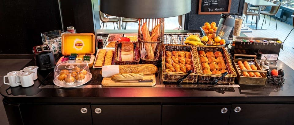 Daily buffet breakfast (EUR 13.9 per person)