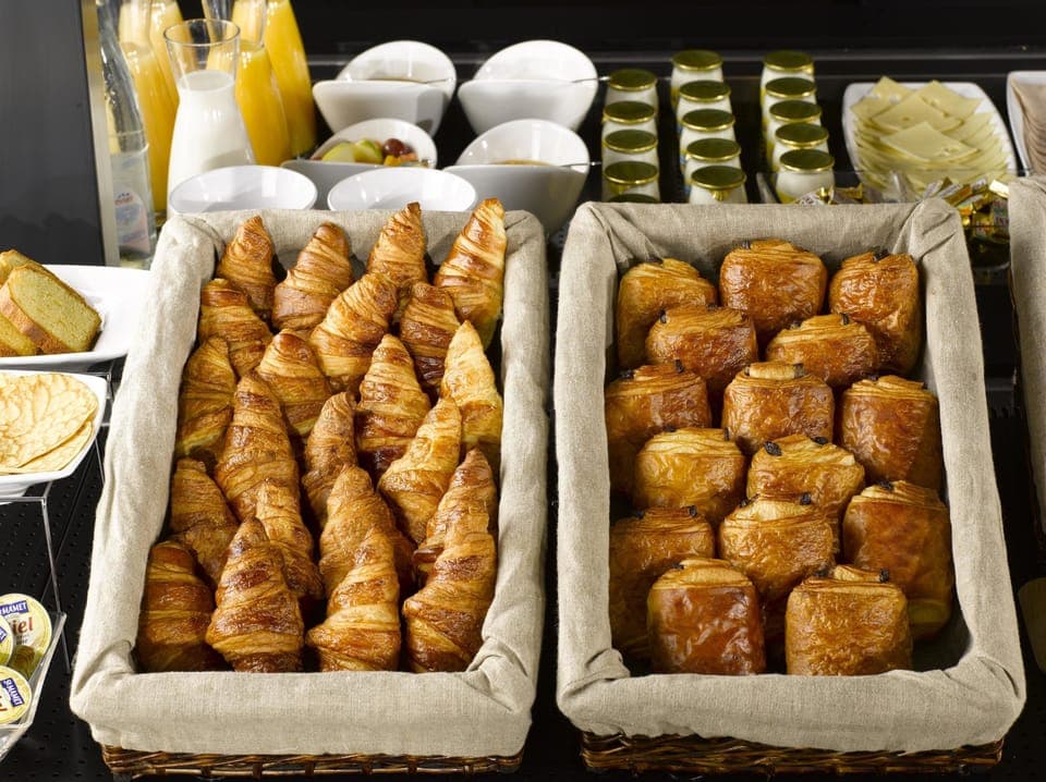 Daily buffet breakfast (EUR 13.90 per person)