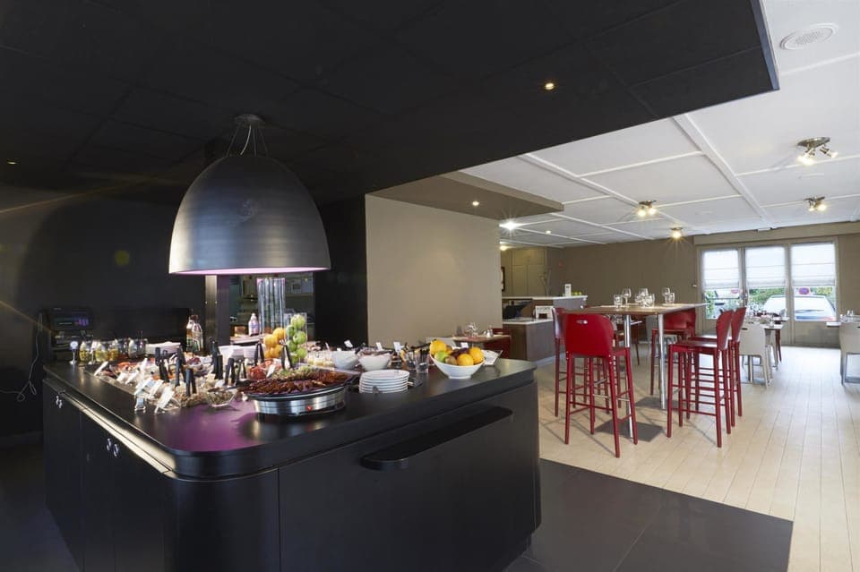 Daily buffet breakfast (EUR 13.9 per person)