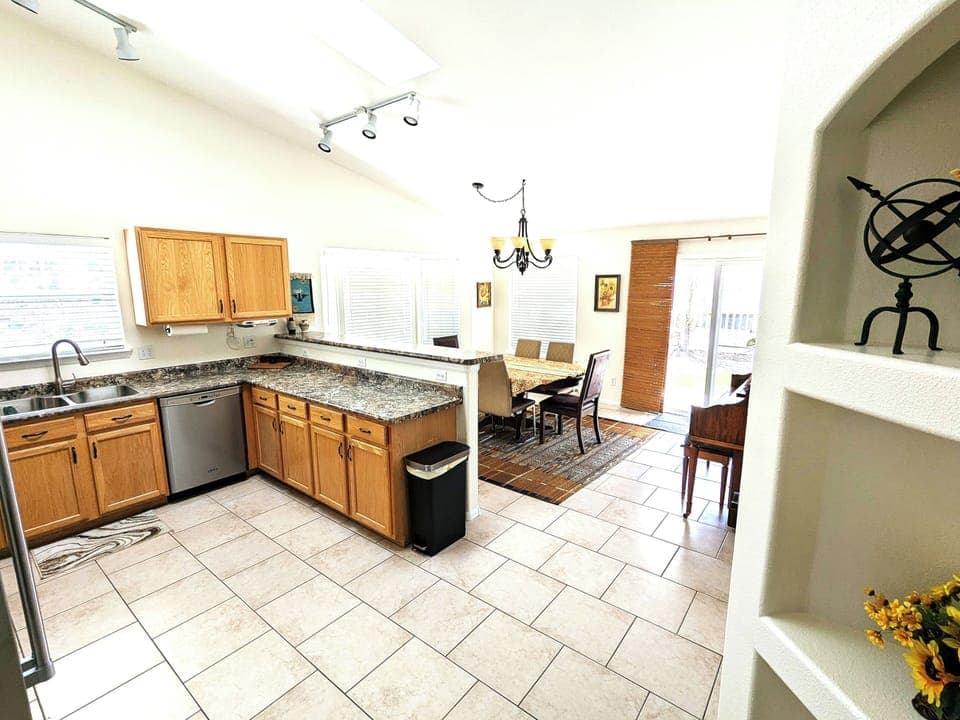Full kitchen