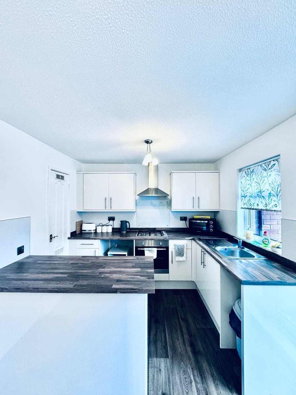 House | Private kitchen | Fridge, microwave, oven, stovetop