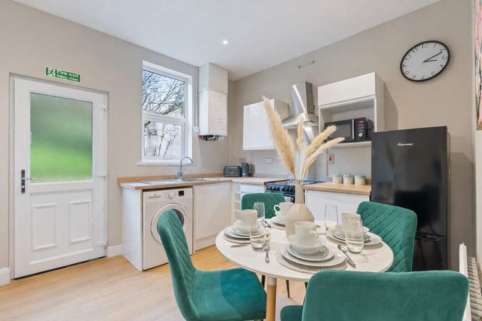 The fully equipped kitchen provides all the essentials you need to prepare and enjoy home-cooked meals.