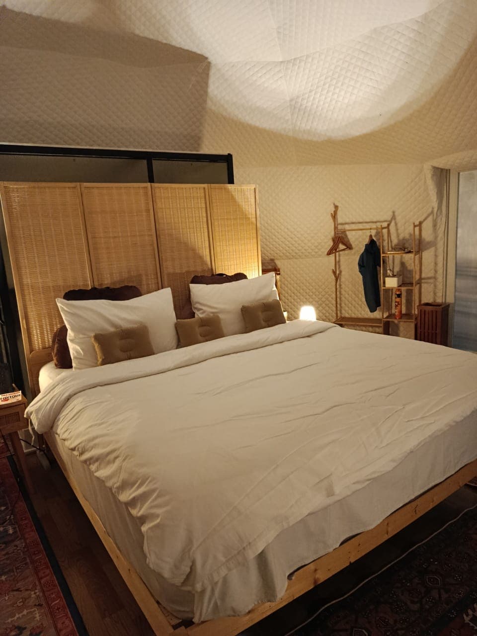 Desk, cribs/infant beds, rollaway beds, free WiFi