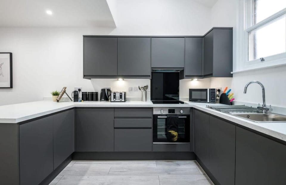 House, 4 Bedrooms | Private kitchen