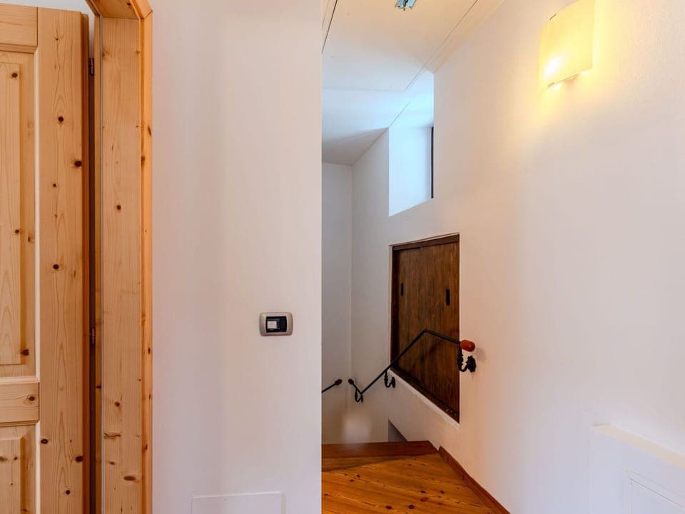 Wall, Flooring, Wood, Floor, Wood Flooring, Door, Interior Design, Hardwood, Ceiling, Wood Stain