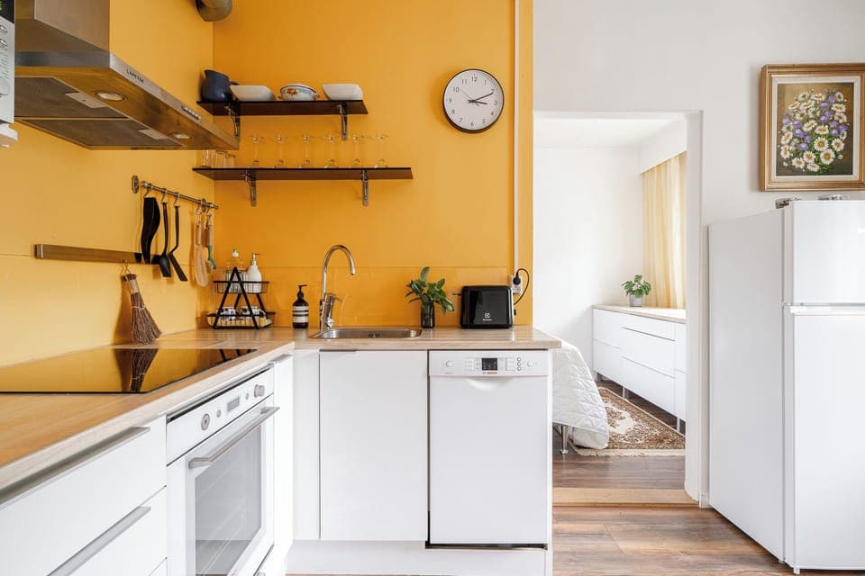 Superior Apartment, 1 Bedroom, Courtyard View, Ground Floor | Private kitchen | Full-size fridge, microwave, oven, stovetop
