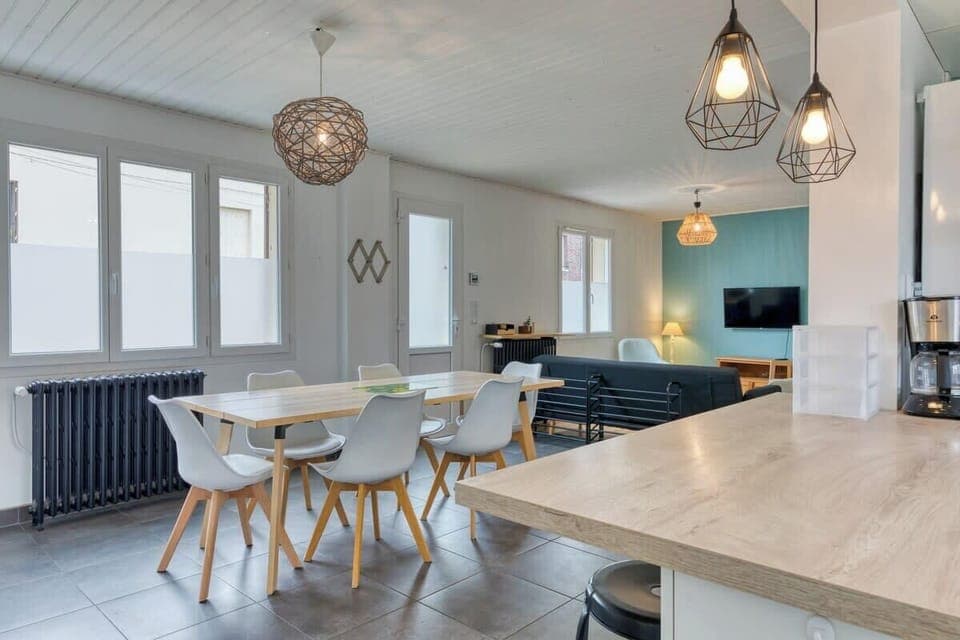 Table à manger pour des moments conviviaux ou de travail 