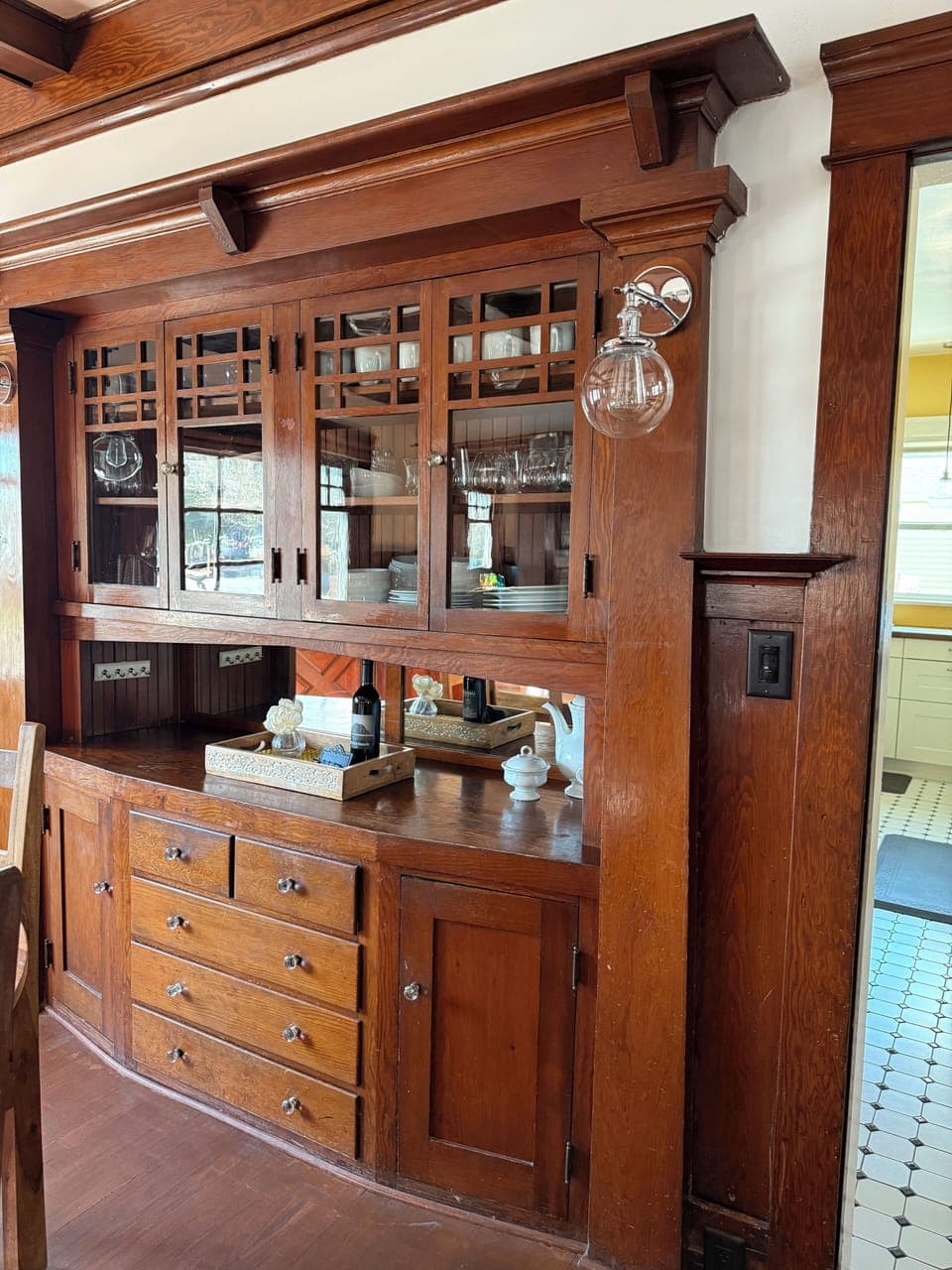 Original built-in hutch