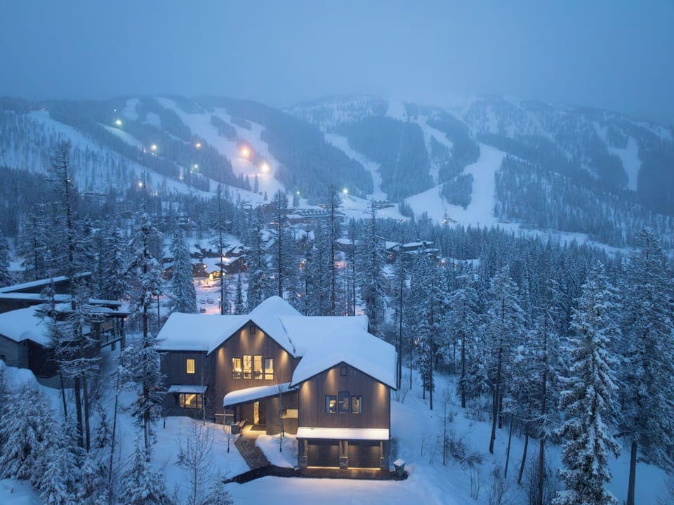 Cozy manor in the snow | Exterior