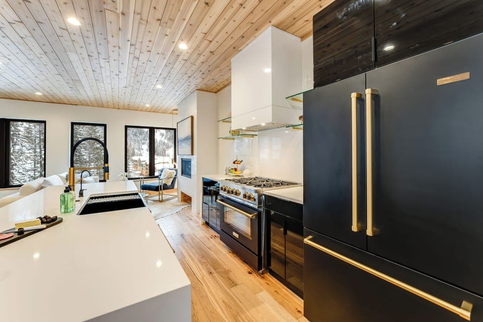 Upgraded stainless steel appliances | Upper Level