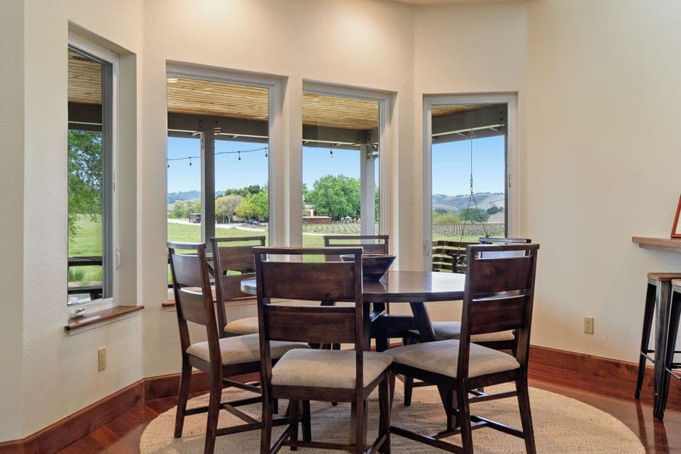 Eat in kitchen dining area