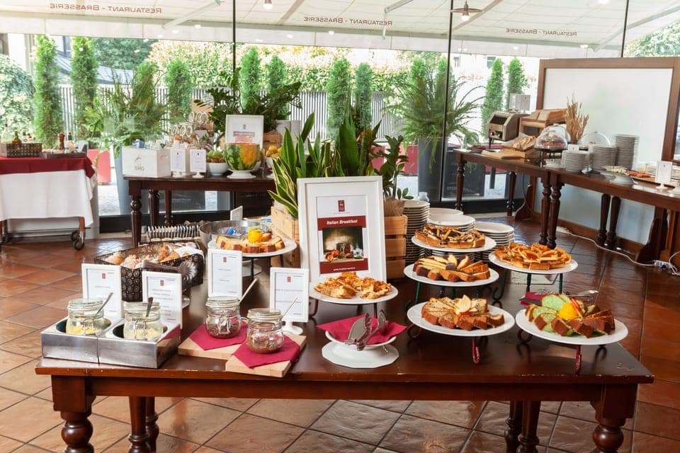 Daily continental breakfast (EUR 12 per person)