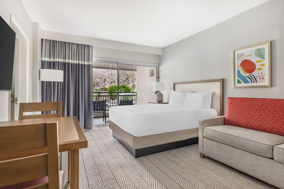 Premium bedding, in-room safe, desk, iron/ironing board