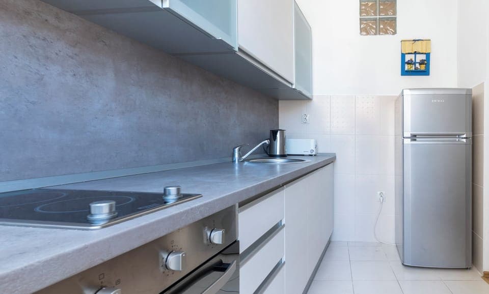 Panoramic Apartment, City View | Private kitchen | Electric kettle, toaster