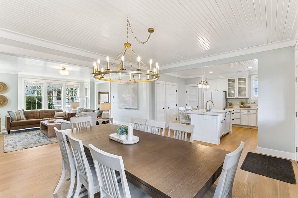 Main level open concept dining area