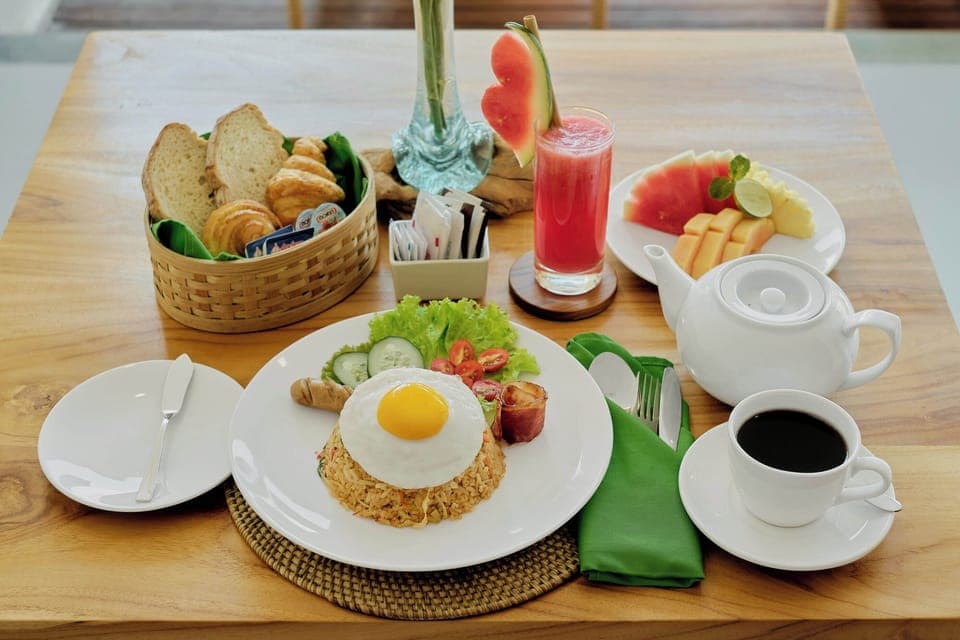 Daily full breakfast (IDR 150000 per person)