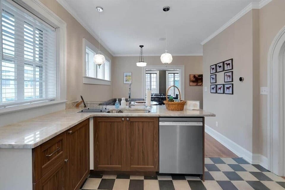 Dishes? Done! With our state-of-the-art Bosch dishwasher, cleanup is a snap—so you can spend less time chasing crumbs and more time chasing adventures.