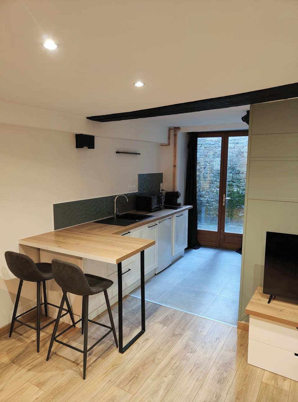 Studio, Non Smoking | Private kitchen | Mini-fridge, microwave, stovetop, toaster