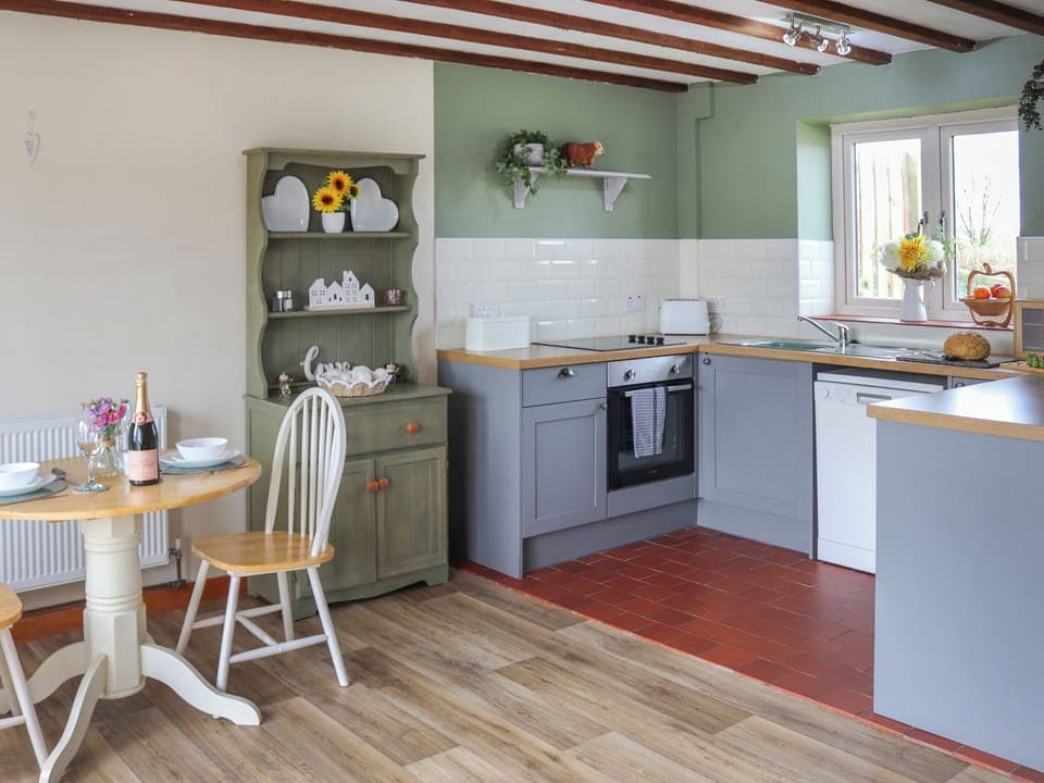 Kitchen/diner | Teifi Cottage - Ffynnongrech Farm Cottages, Talley, near Llandeilo