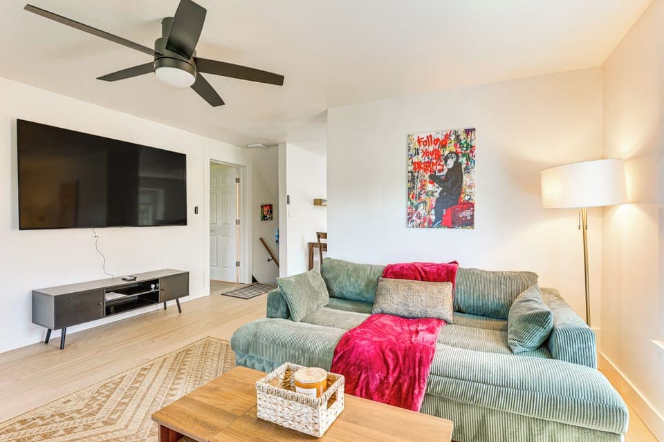 Youngstown Vacation Rental | 1BR | 1BA | 750 Sq Ft | Stairs Required