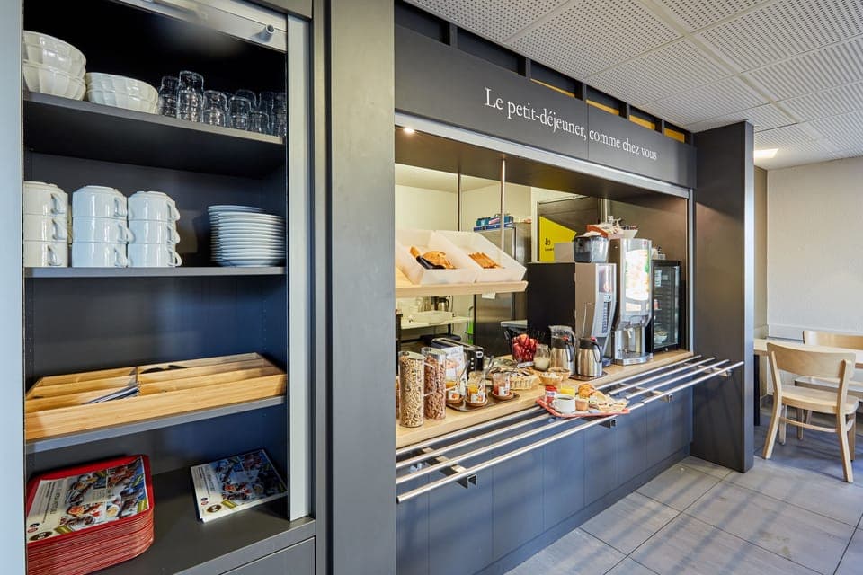 Daily buffet breakfast for a fee