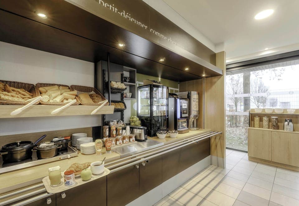 Daily buffet breakfast for a fee