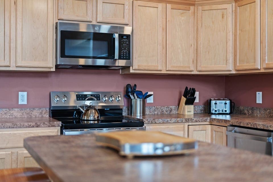 The fully equipped kitchen is ready for your TopChef Skills! 