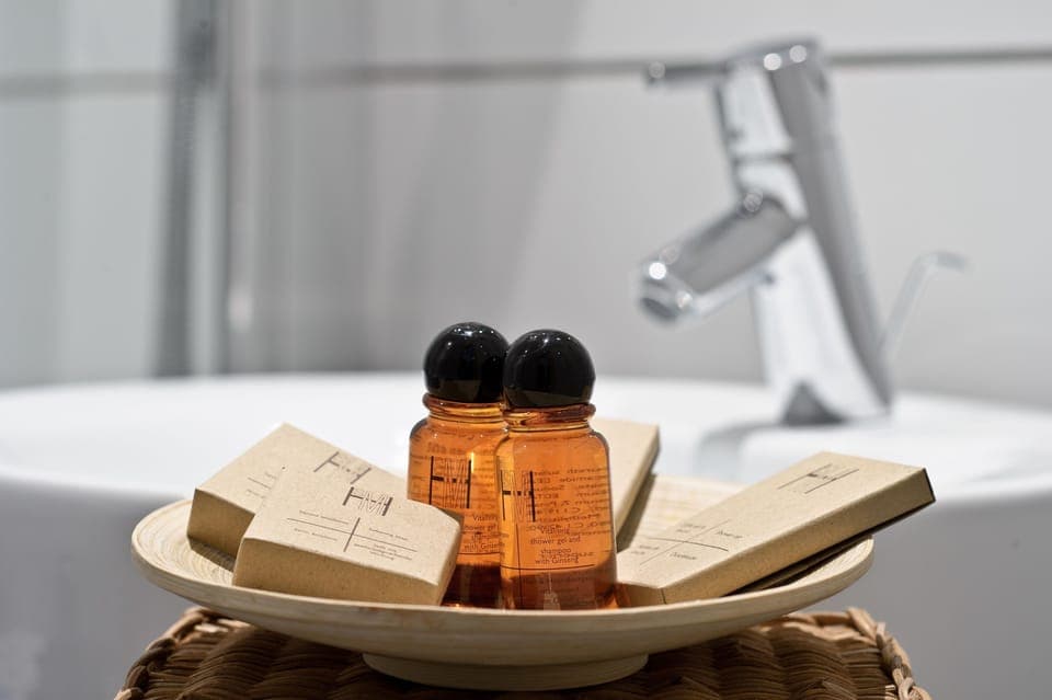 Standard Single Room | Minibar, in-room safe, desk, laptop workspace