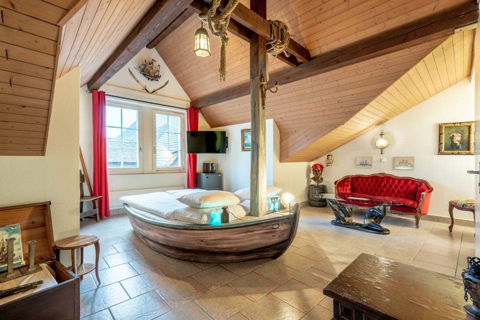 Minibar, in-room safe, individually decorated, individually furnished