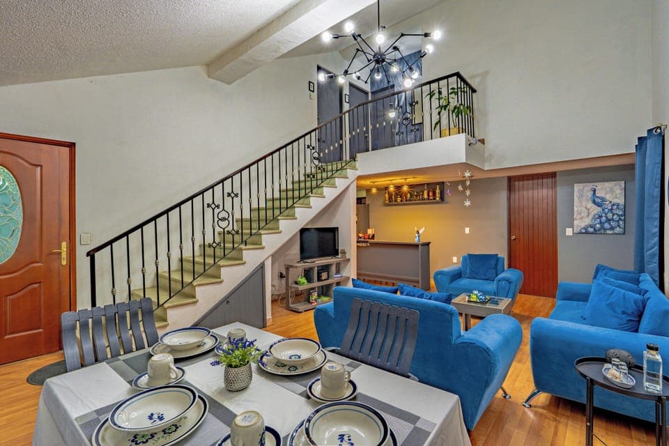 Exclusive Apartment, 4 Bedrooms, Patio, Corner | Living area