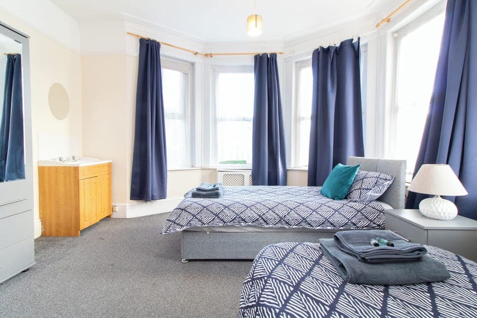 Twin Room | Free WiFi