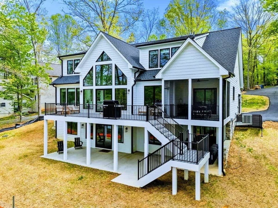 Modern Lakefront Elegance – Designed for relaxed luxury, this newly built retreat blends clean lines, natural light, and direct access to the water.