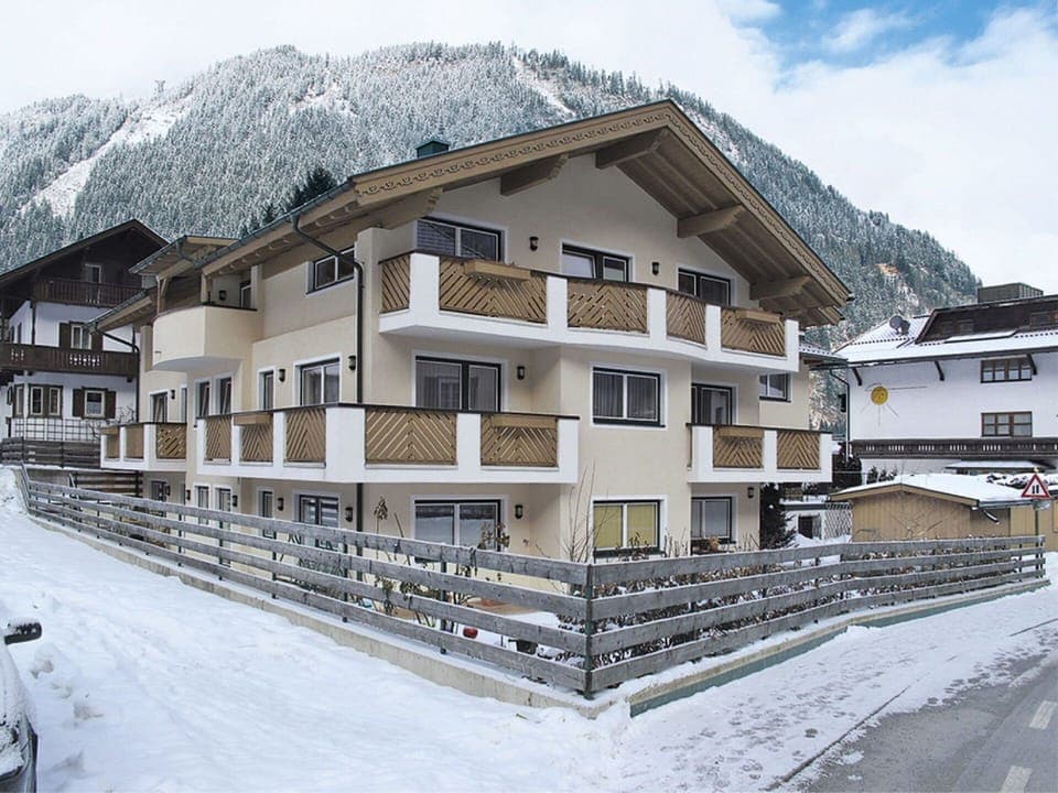Residential Area, Home, Apartment, Balcony, Snow, Winter, Freezing, Hotel, Mountain Village, Glacial Landform